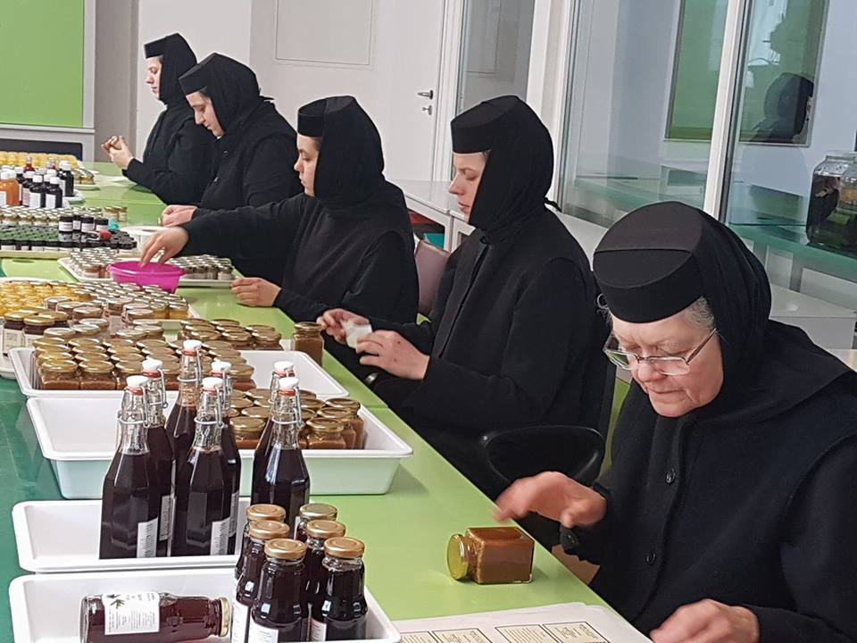 Remedii mănăstirești: procesul de creație